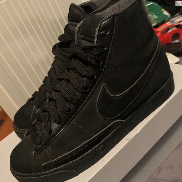 all black nike high tops